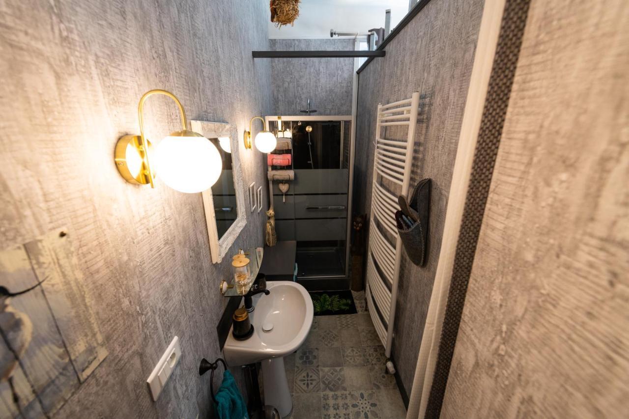 Studio Malou avec cuisine toute équipée et terrasse aménagée Olliergues Exterior foto