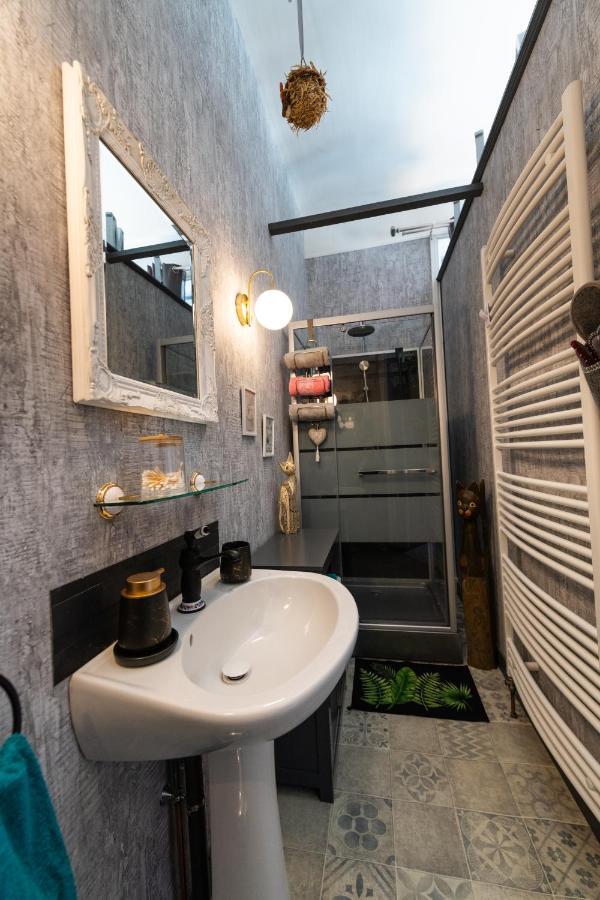 Studio Malou avec cuisine toute équipée et terrasse aménagée Olliergues Exterior foto