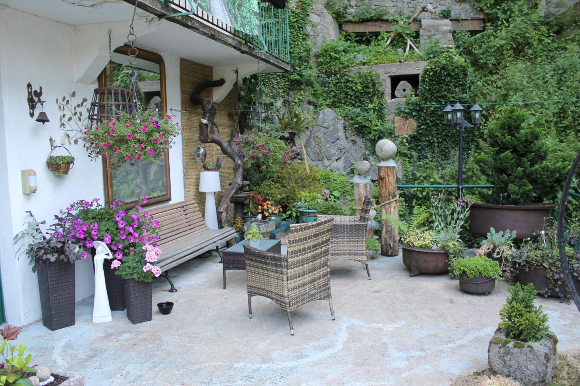 Studio Malou avec cuisine toute équipée et terrasse aménagée Olliergues Exterior foto