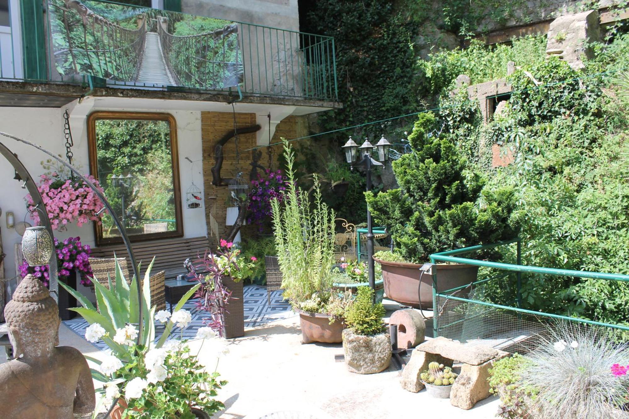 Studio Malou avec cuisine toute équipée et terrasse aménagée Olliergues Exterior foto